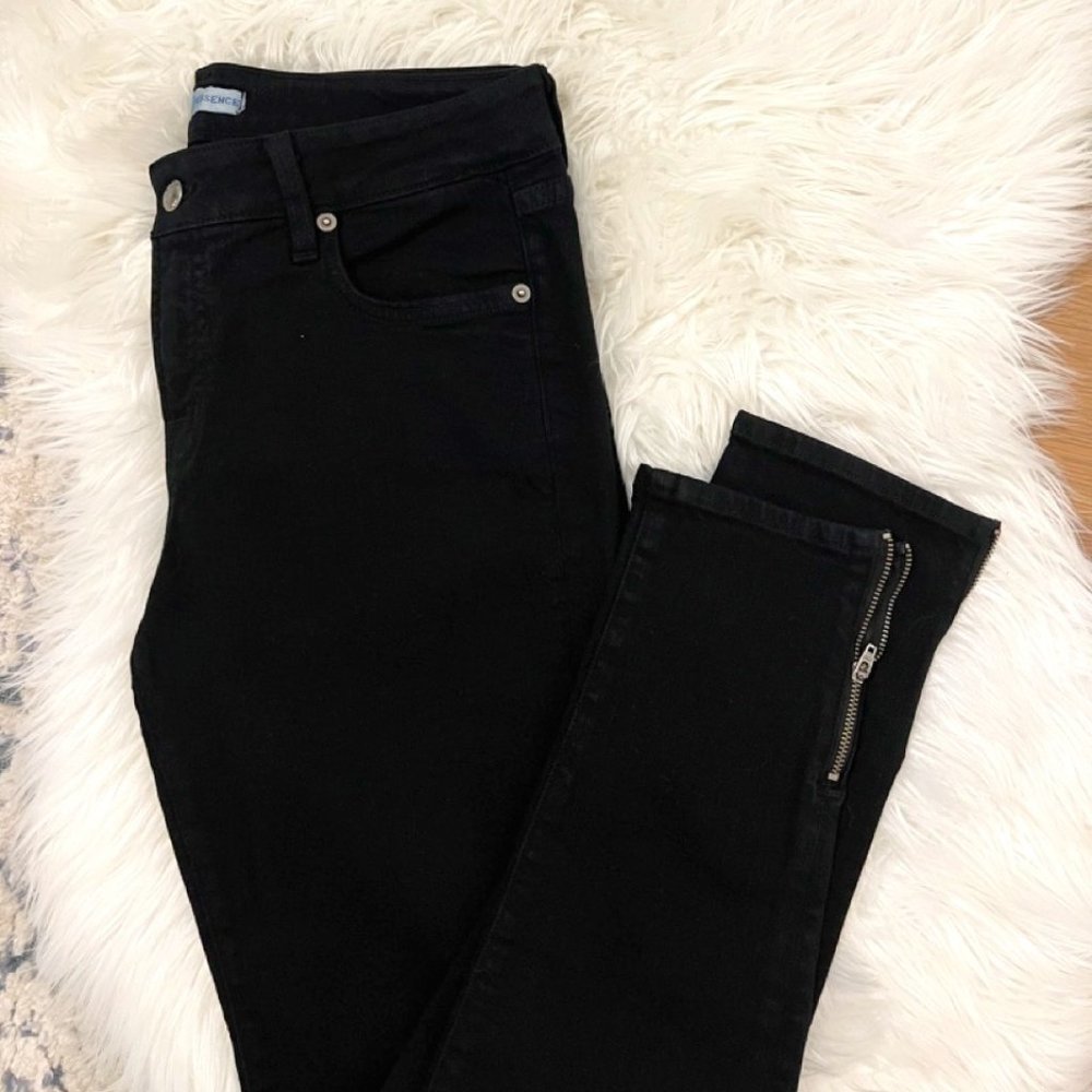 EUC Blue Essence Ankle Zip Skinny Jeans Sz 10